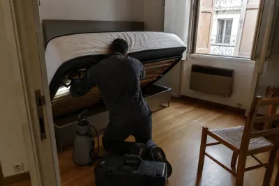 Punaises de lit à Castres : inspection d'un matelas dans un appartement du centre ancien